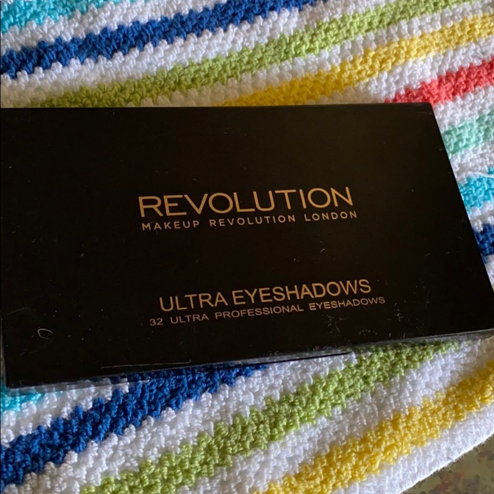 Revolution Ultra Eyeshadows palette
